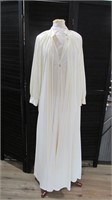 Gorgeous Vintage Night Gown With Robe
