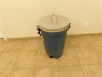 124 L Roughneck garbage can