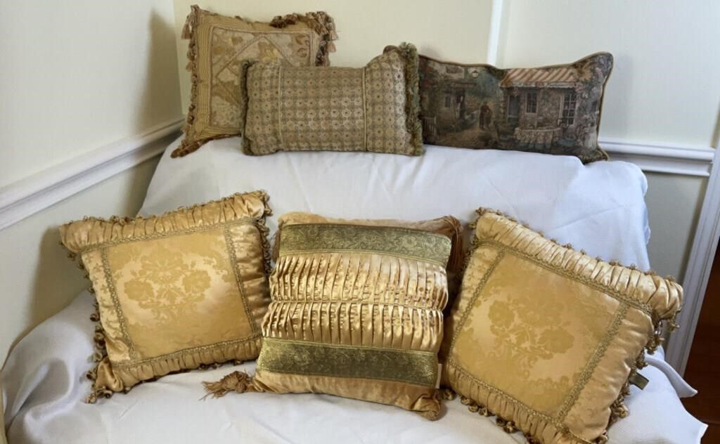 Decorative Throw Pillows