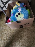 BOX OF SEVERAL LARGE LIMITED USE STUFFED ANIMALS