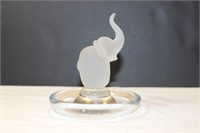 Frosted elephant ring tray