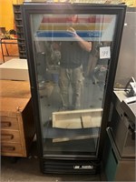 Glass door refrigerator
