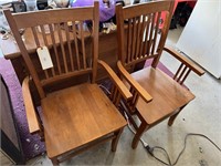 LOT OF 2 WOODEN DINING ROOM CHAIRS