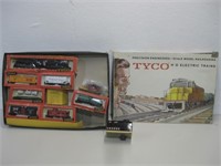 Vtg Tyco HO Electric Train & Cars Untested