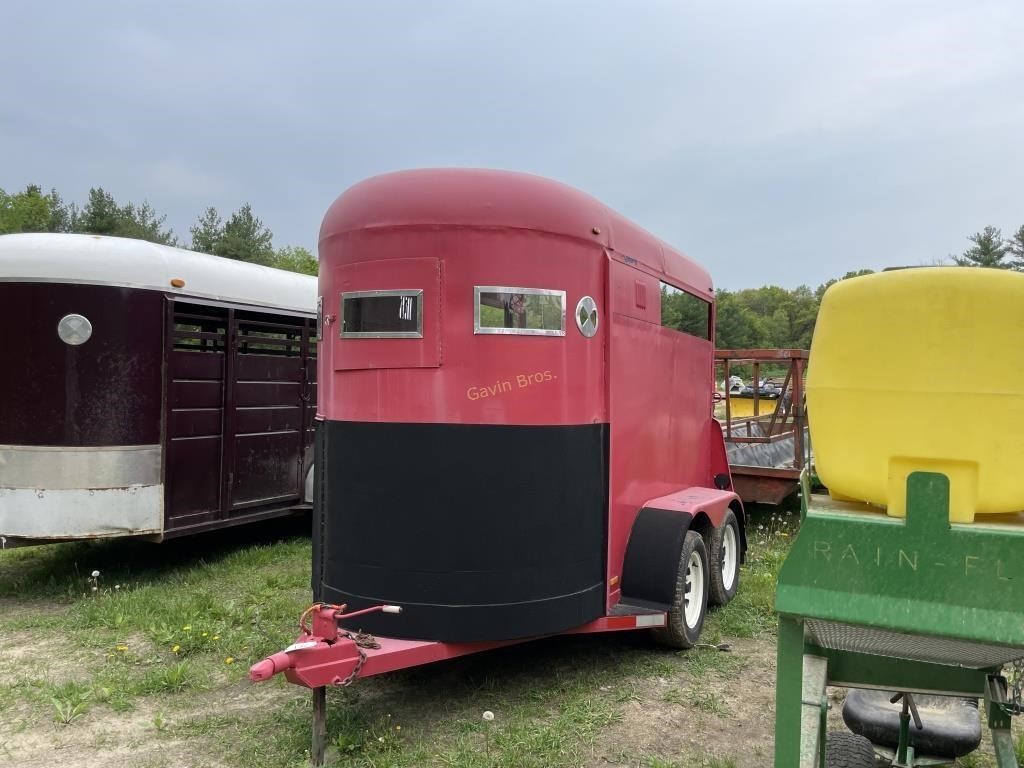 9' tandem axle horse trailer