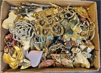 Costume Jewelry Pins/Brooches 1 Flat