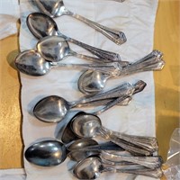 17 VARIOUS SPOONS W/HOLDER