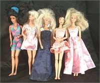 5 Barbies w Outfits