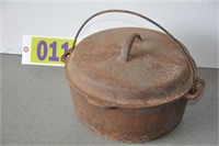 No 8, 10" cast iron kettle