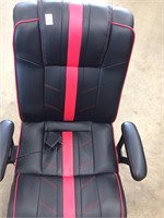 GAMING CHAIR WITH SPEAKERS AND BLUETOOTH