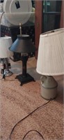 Lot with 3 desk lamps