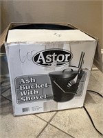 ASTOR Ash Bucket W/ Shovel Like New W/ Box