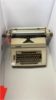 Royal R 700 typewriter