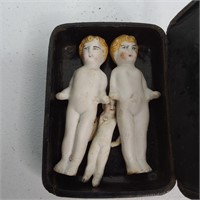 SMALL BOX WITH DOLLS