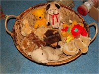 Basket with stuffed bears