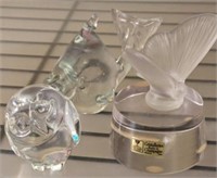 SIGNED CRYSTAL PAPER WEIGHTS AND FIGURINES