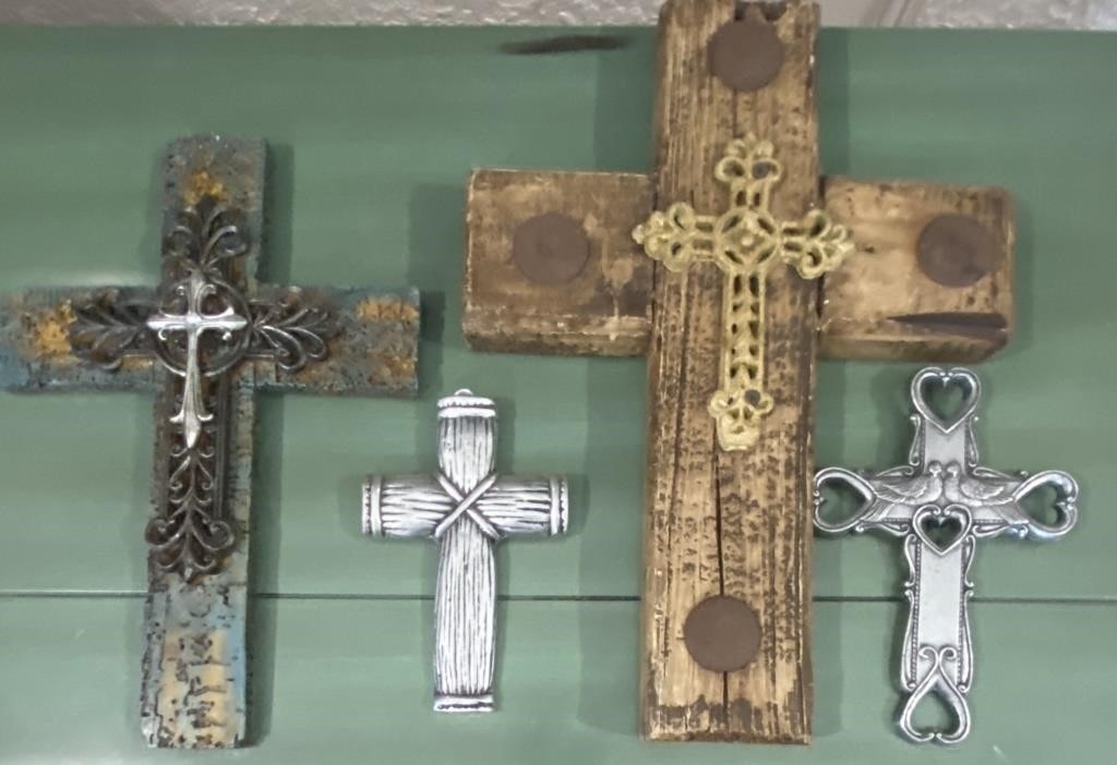 4 DECORATIVE CROSSES