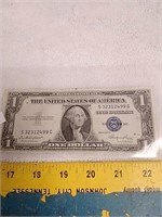 Series 1935 e $1 silver certificate Blue Seal