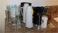 LOT: KITCHENWARE: THERMOS, PITCHERS, MIXING
