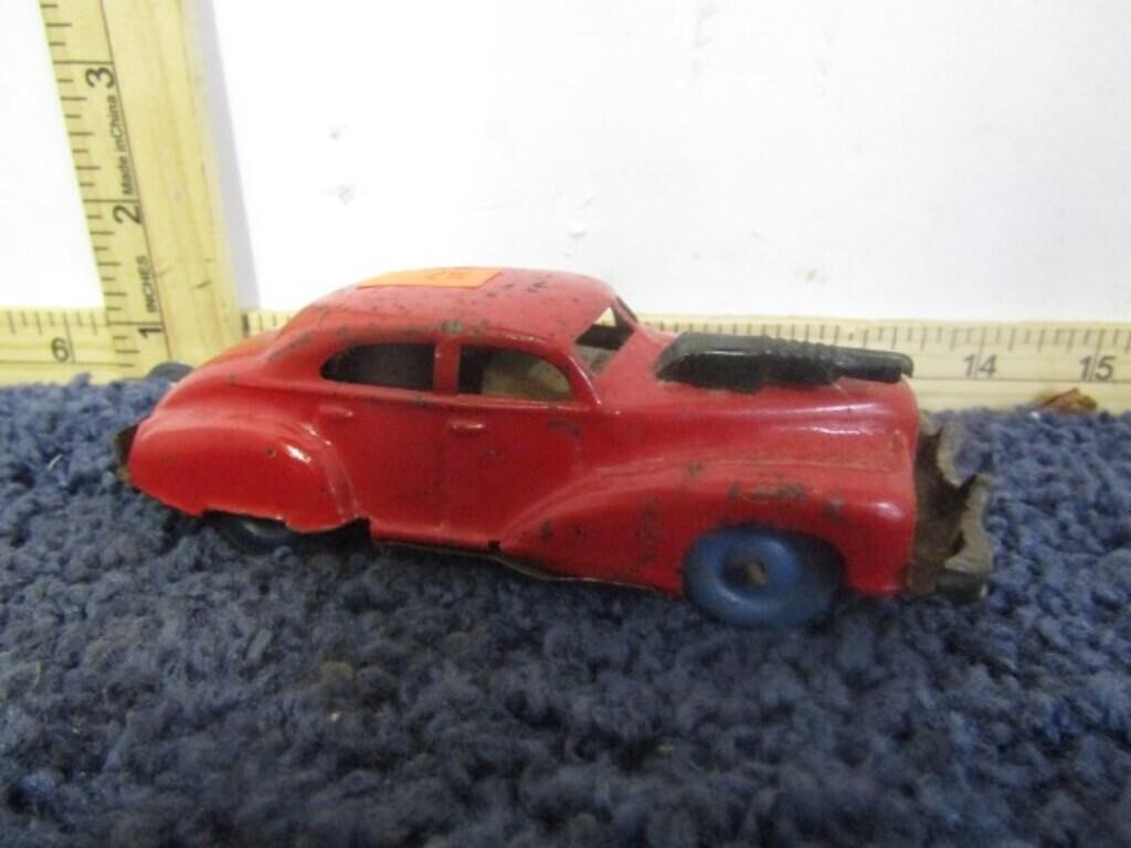 VINTAGE TIN FRICTION DRIVE TOY CAR