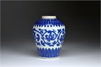 CHINESE BLUE & WHITE PORCELAIN TEA JAR