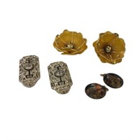 Mid Century Gold Lucite/ Flower Clip on Earrings,