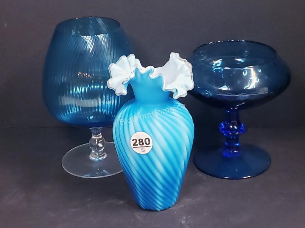 CASE GLASS VASE + BLUE GLASS ITEMS