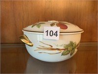 ROYAL WORCESTER CASSEROLE DISH WITH LID