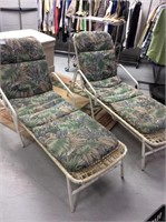 Lounge chairs with cushions