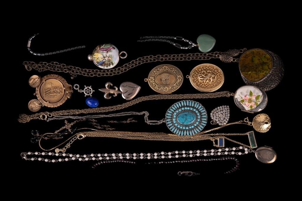 Vintage Necklaces and Pendants (16)