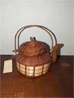 Teapot basket with lid