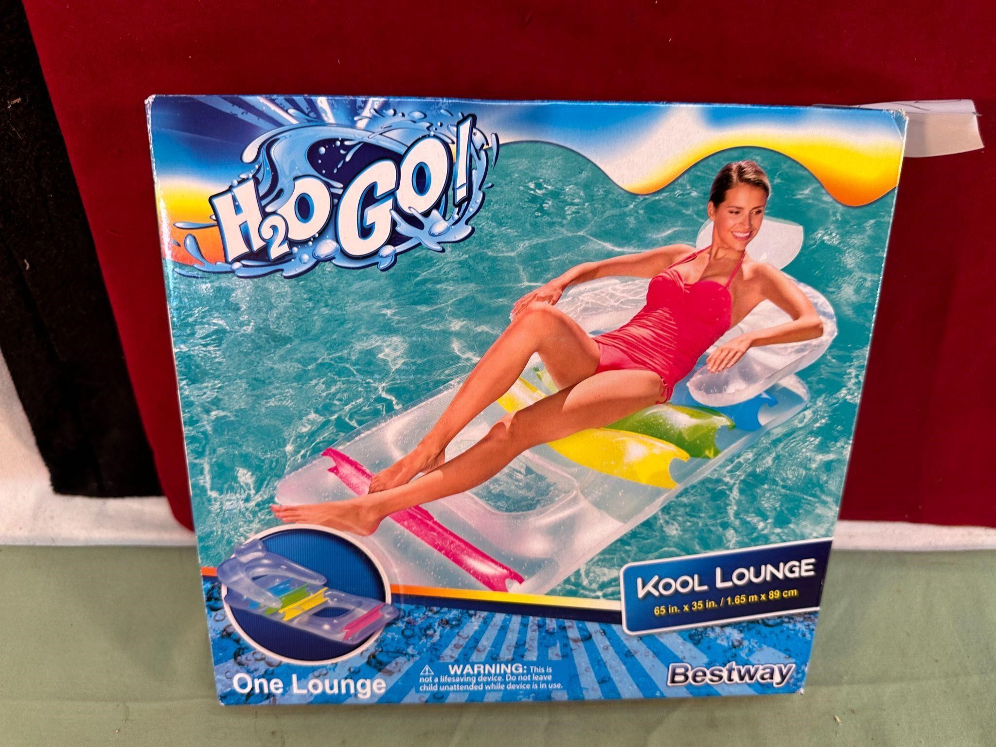 KOOL LOUNGE - INFLATABLE NIP