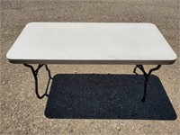 5ft Plastic Folding Table