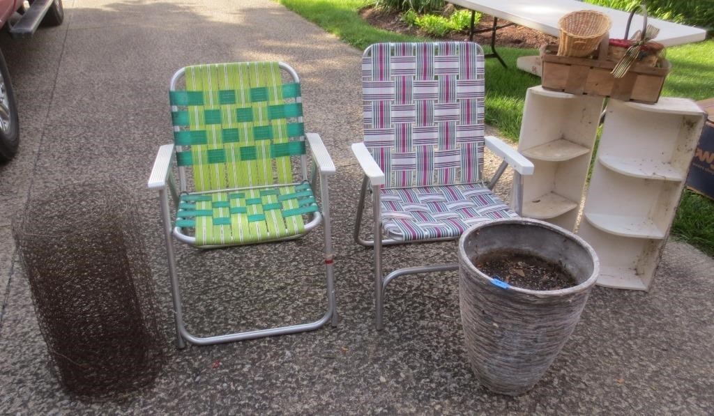 Lawn chairs, vase, stands, chicken wire