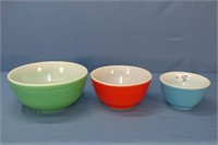 Set of 3 Pyrex Mixing Bowls
