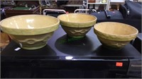 3 green tone mixing bowls, graduated  size,