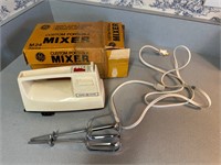 GE Portable Hand Mixer
