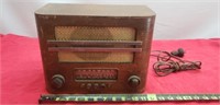 1939 RCA Victor Radio Model 96T4 (turns on)
