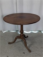 (1) Vintage Three-Legged Round Side Table