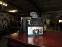 VINTAGE POLAROID LAND INSTANT CAMERA