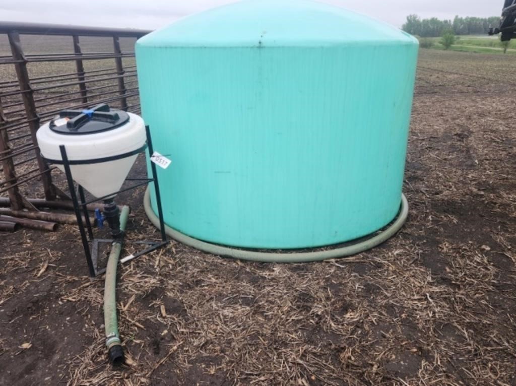 1550 Gal Poly Tank w/Hose & Induction Cone