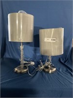 1 LOT 2 SILVER TABLE LAMPS INCLUDING 1 SMALL LAMP