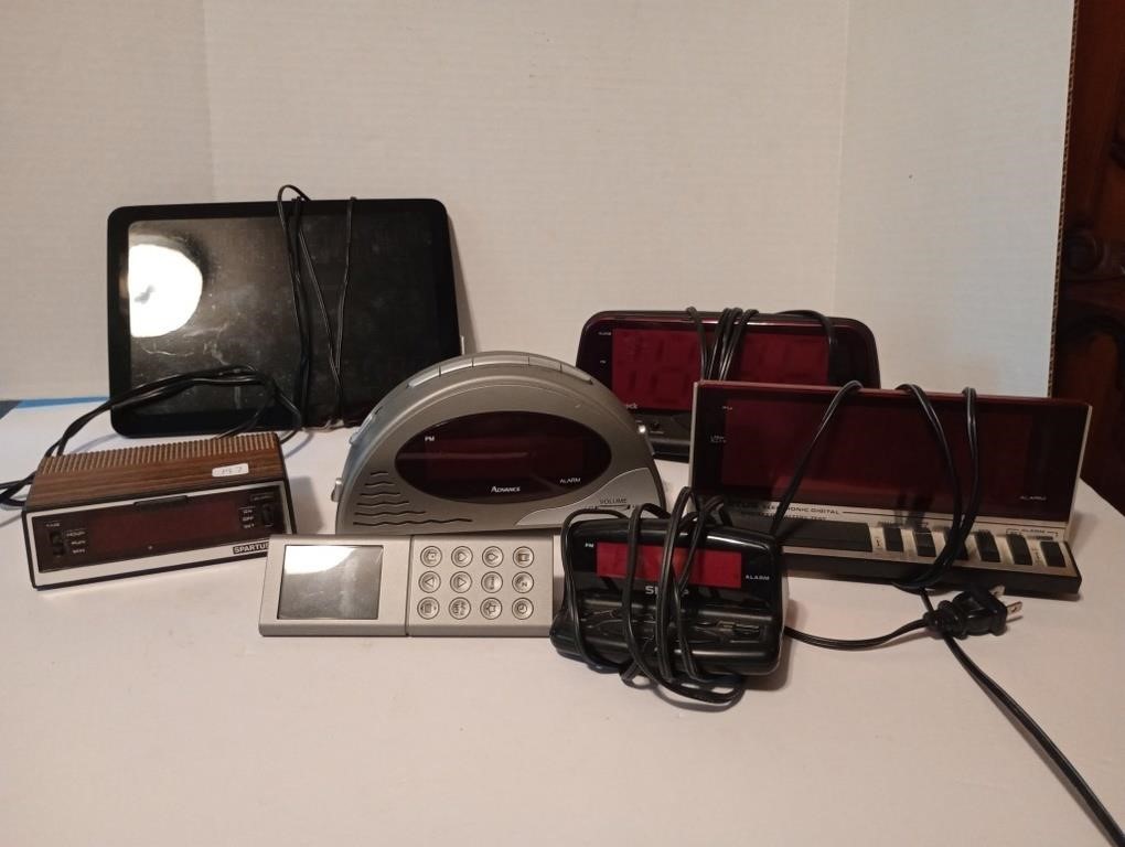 6 electronic alarm clocks, most with large numbers