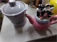 Cookie jar and Peppey LePew Tea pot