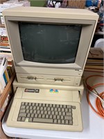 Vintage Apple IIe Computer