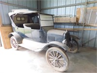 1916 Ford Model T sedan