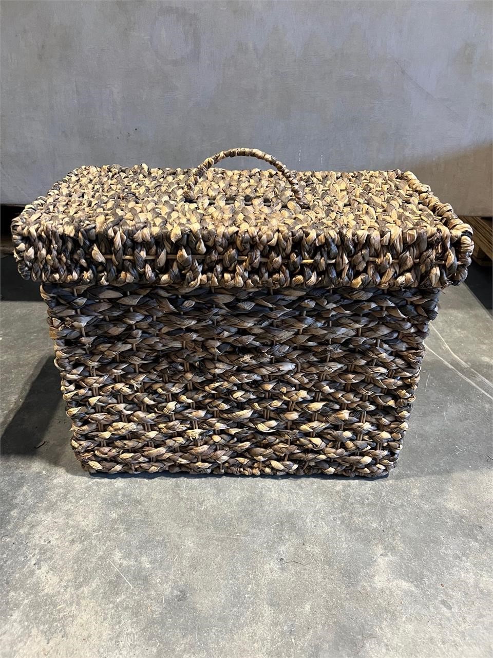 BASKET W/LID