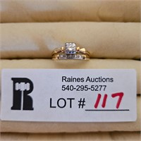 14 KT marked wedding set with clear stone