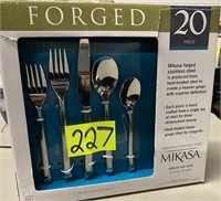 Mikasa 20pc silverware