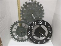 Three gear clock
